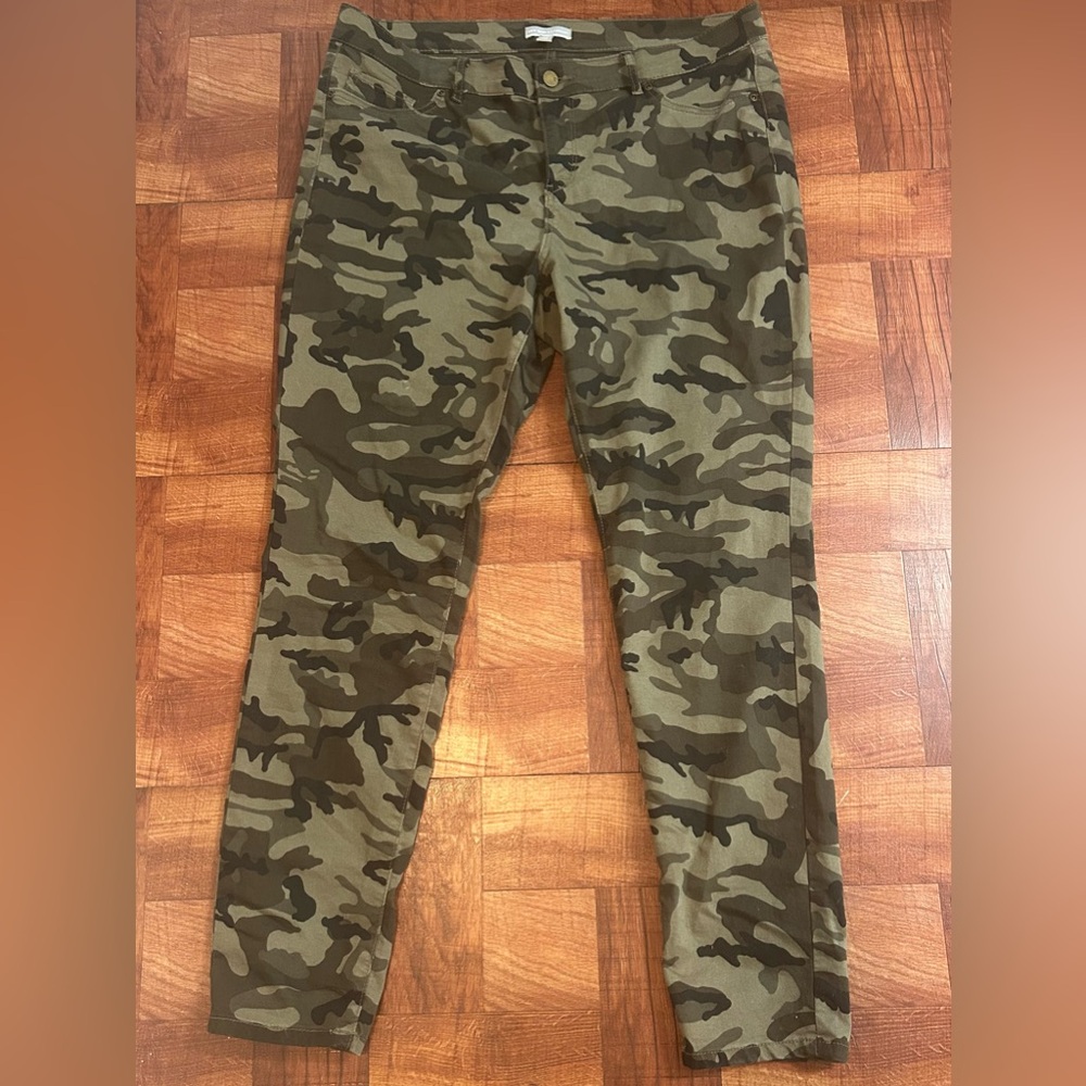 Green camo skinny jeans size 16. 30” inseam
